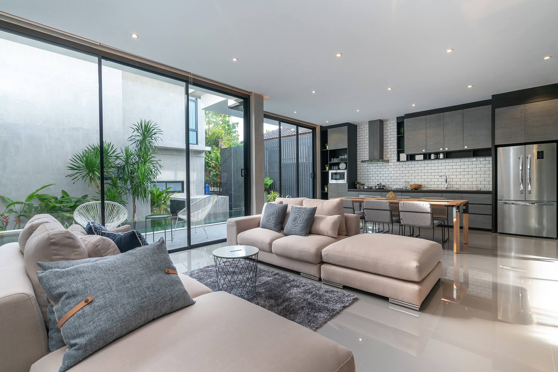 How Professional Office Interior Design Can Improve Your Workplace